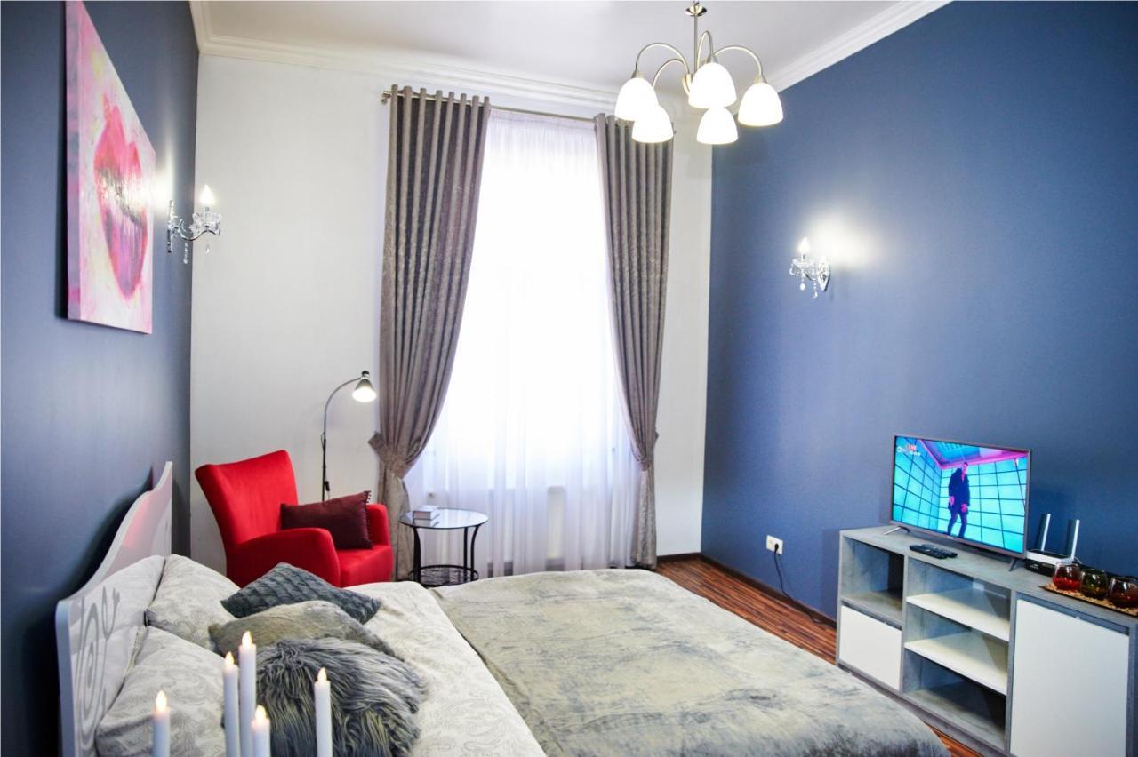 Designer Apartment In The Center 利沃夫 外观 照片